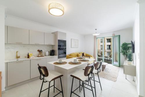 Quiet & Pretty 1 Bdr in the City Center