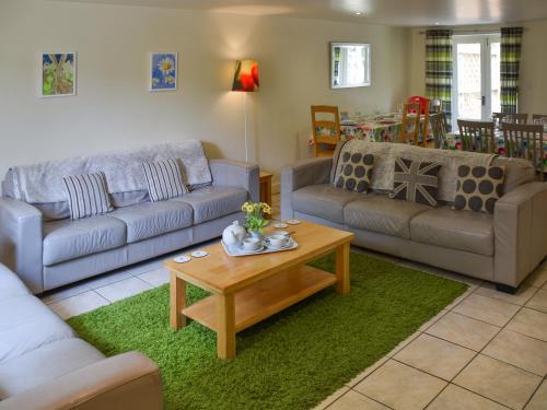a living room with two couches and a coffee table at Lily Pad 7 - Uk43916 in Nassington