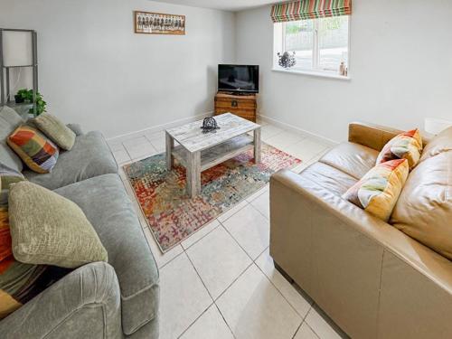 a living room with two couches and a coffee table at Lily Pad 5 - Uk43913 in Nassington