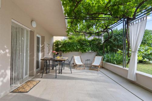Apartment Pergola with garden in Porec