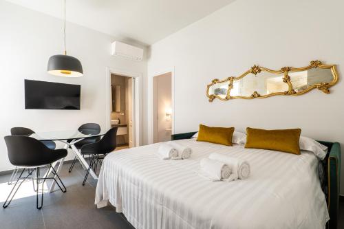 Exclusive Luxury Apt per 4, 100m Duomo, AC e Wi-Fi