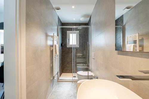 Exclusive Luxury Apt per 4, 100m Duomo, AC e Wi-Fi