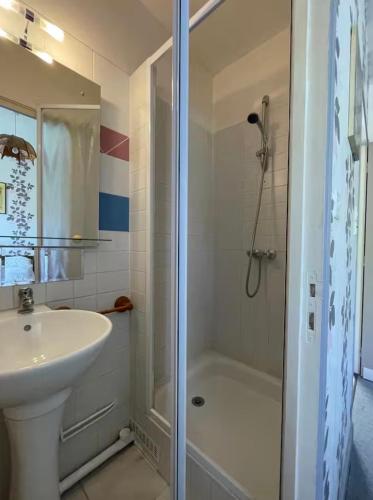 a white bathroom with a sink and a shower at Chambres du Causse in Saint-Cernin-de-Larche