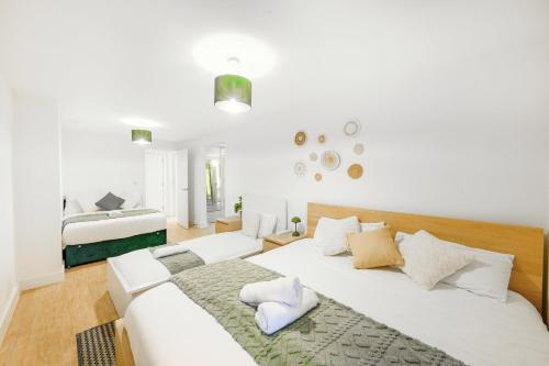 Huge Digbeth Apt Sleeps 8 5bed Free Parking. photo 3