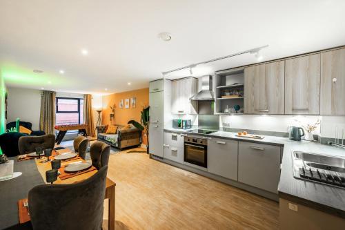 Huge Digbeth Apt Sleeps 8 5bed Free Parking. photo 10
