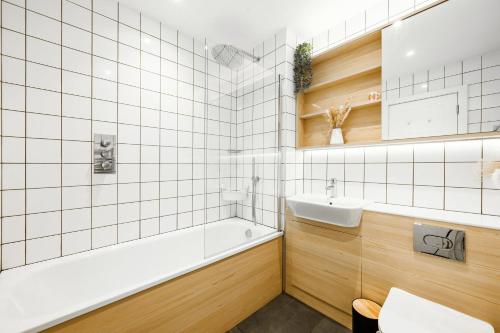 Huge Digbeth Apt Sleeps 8 5bed Free Parking. photo 12