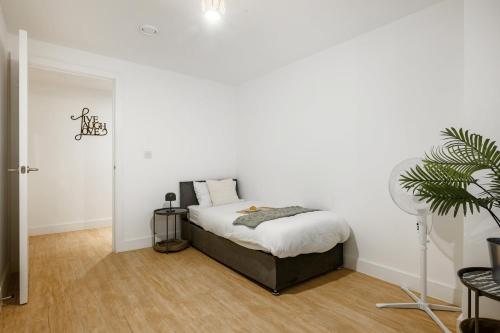 Huge Digbeth Apt Sleeps 8 5bed Free Parking. photo 21