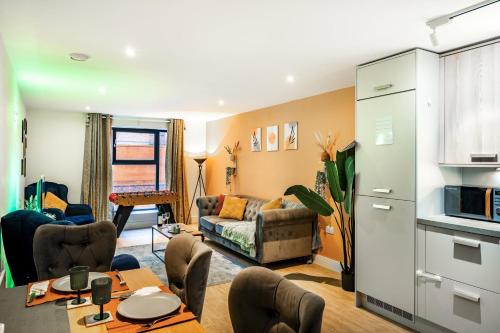 Huge Digbeth Apt Sleeps 8 5bed Free Parking. photo 5