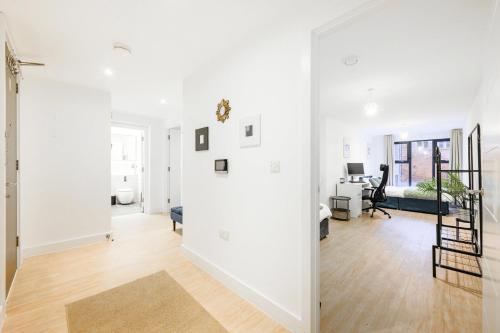Huge Digbeth Apt Sleeps 8 5bed Free Parking. photo 40