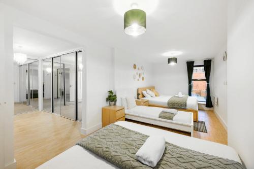 Huge Digbeth Apt Sleeps 8 5bed Free Parking. photo 43