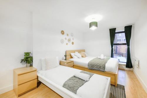 Huge Digbeth Apt Sleeps 8 5bed Free Parking. photo 8