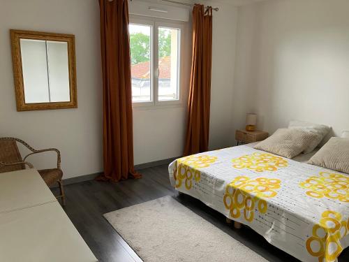 a bedroom with a bed and a window at Les Hauts de Bassens in Bassens