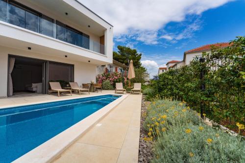 Villa Cvita east