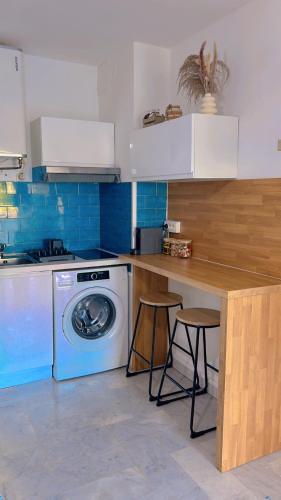 a kitchen with a washing machine and a washer at 100m de la plage in La Grande Motte