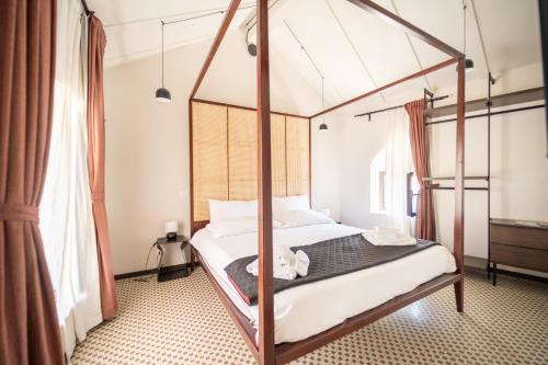 a bedroom with a canopy bed in a room at L'AFFACCIO in Catania