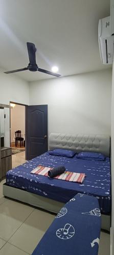 a bedroom with a bed and a ceiling fan at Homestay Cikgu 2 Hospital Kuala Krai in Kuala Kerai