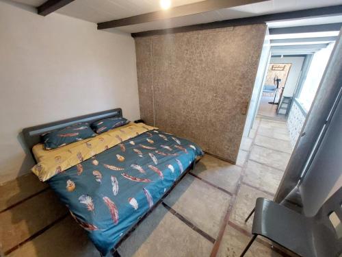 a bedroom with a bed with a blue comforter at Havana chalet in Jrabtā