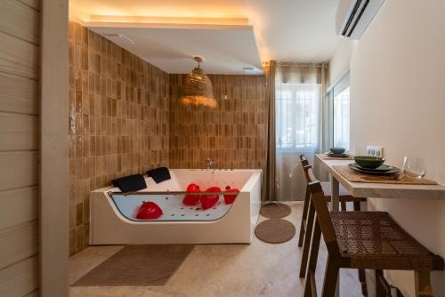 Bali Évasion - Jacuzzi & Sauna Privatif à Nice