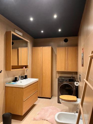 a kitchen with a sink and a washing machine at Apartman Jesenjin Pobri in Volosko
