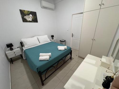 a small bedroom with a bed with towels on it at Corfu Port Sweet Home in Mantoúkion