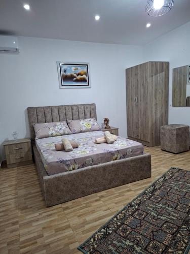 a bedroom with a large bed in a room at Laboti Quiet Room in Librazhd