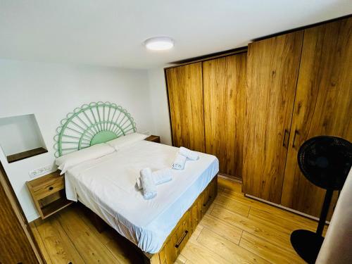 a bedroom with a bed with two towels on it at Casa Cazorla in Ojén