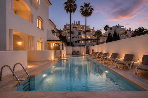 Ivy Pool Nueva Andalucia Bbq