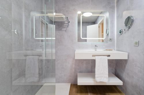 a bathroom with a sink and a mirror at Hotel Floresta in Puerto del Carmen