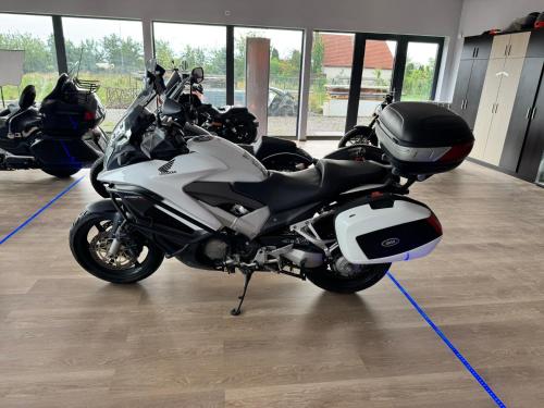 a motorcycle parked in a room with other motorcycles at Motobike Experience in Arkos