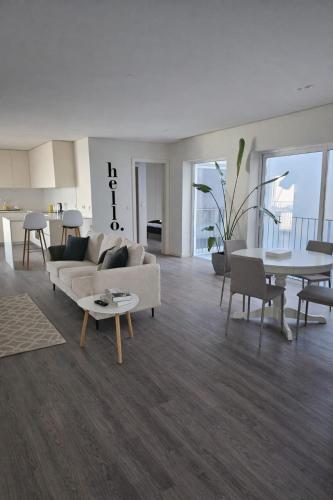 Central Living & Pool