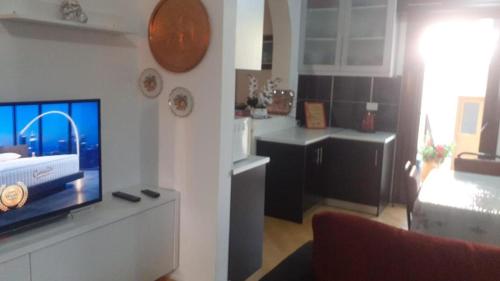 a room with a kitchen and a living room with a kitchen at Villa Alois in Konispol