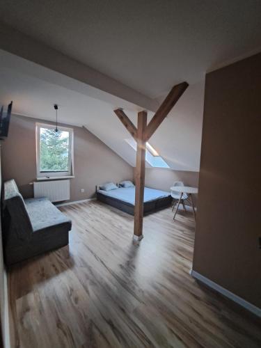 a room with a cross in the middle of a room at Windrose in Ustronie Morskie