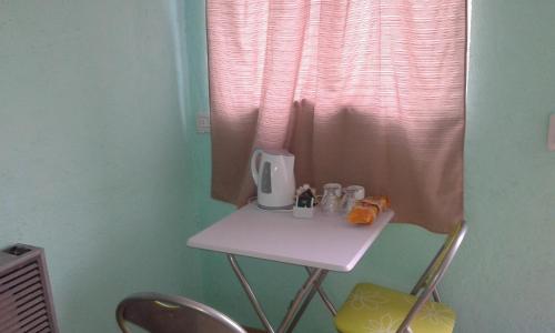 a small table in a room with a window at Max in El Chalten