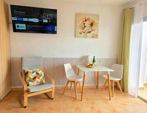Ocean Sunset view, Air Conditioned, Renovated apartment