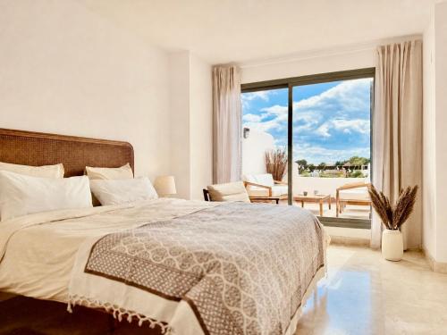 Casa de la Alegria, 3-bedroom house near Cabopino Beach & Golf, Marbella