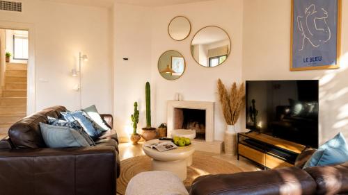 Casa de la Alegria, 3-bedroom house near Cabopino Beach & Golf, Marbella