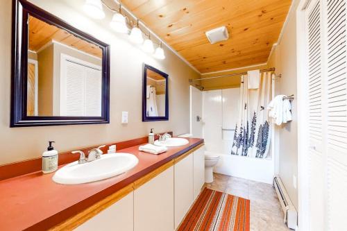 a bathroom with two sinks and a toilet at Cow Hill Haven in Bartlett