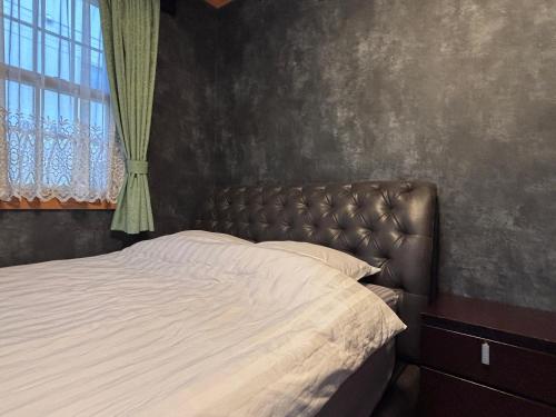 Five room 120 3-Story Private House Entire Home for One Group