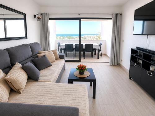 BnB Homes Lili Seaview Residence with 2 bedrooms, 4 Terraces, 2 Pools & parking