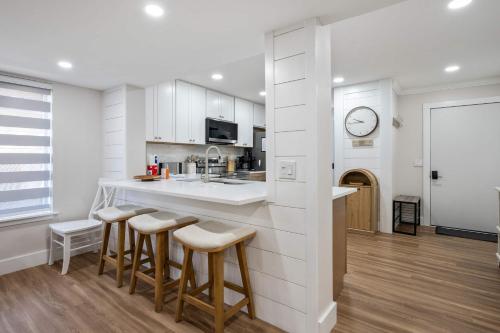 Courtside 1 Newly Renovated 2 BR First Floor Villa Walk to Beach & Free Tennis photo 5