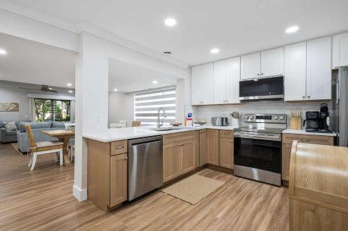 Courtside 1 Newly Renovated 2 BR First Floor Villa Walk to Beach & Free Tennis photo 11