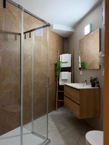 a bathroom with a shower and a sink at Alojamientos LUMARA in Peal de Becerro