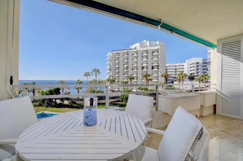 Front line beach apartment 2 bedr