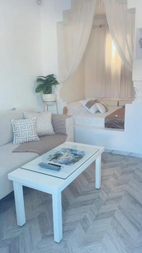 a living room with a couch and a coffee table at Hammamet Studio Hafsya in Hammamet