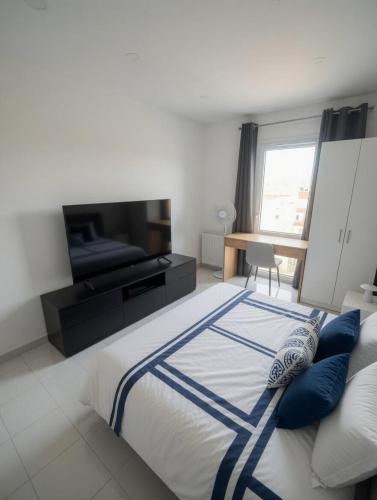 Beautiful modern 1-bedroom apartment with terrace