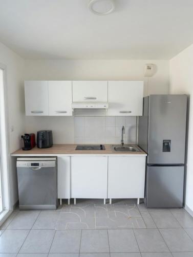 Beautiful modern 1-bedroom apartment with terrace