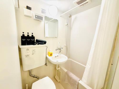 LEON RESORT HOTEL Max 4 people Shibuya 11min Shinjuku 15min Meguro 5min Tokyo Tower 14min Family-friendly location great for Minecraft players 102 最大4人 渋谷駅11分 新宿15分 目黒5分 東京タワー14分 家族人気 マインクラフト 好立地