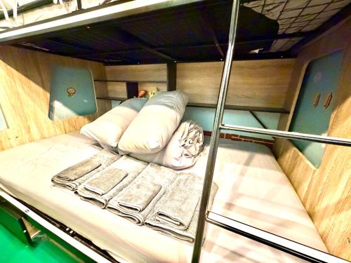 LEON RESORT HOTEL Max 4 people Shibuya 11min Shinjuku 15min Meguro 5min Tokyo Tower 14min Family-friendly location great for Minecraft players 102 最大4人 渋谷駅11分 新宿15分 目黒5分 東京タワー14分 家族人気 マインクラフト 好立地
