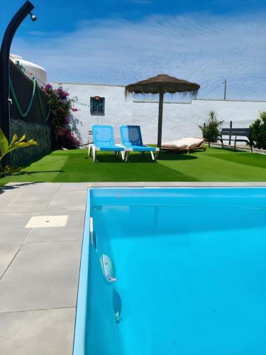 Chalet con piscina cerca de la playa