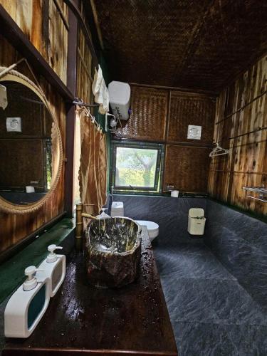 a bathroom with a tub and two toilets in it at Tràng An Gold in Xuân Sơn